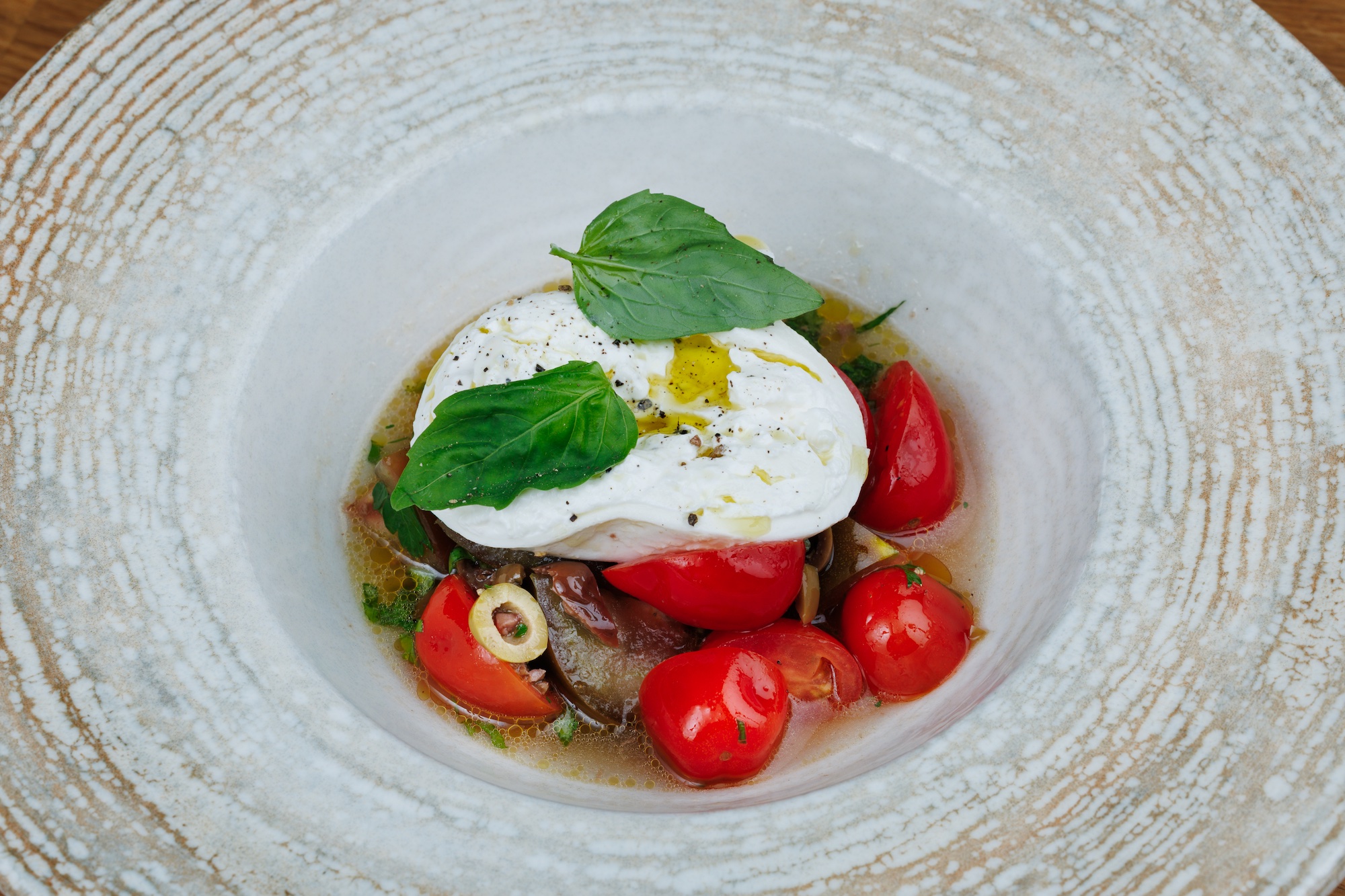 Caprese di burrata con nettare di pomodoro