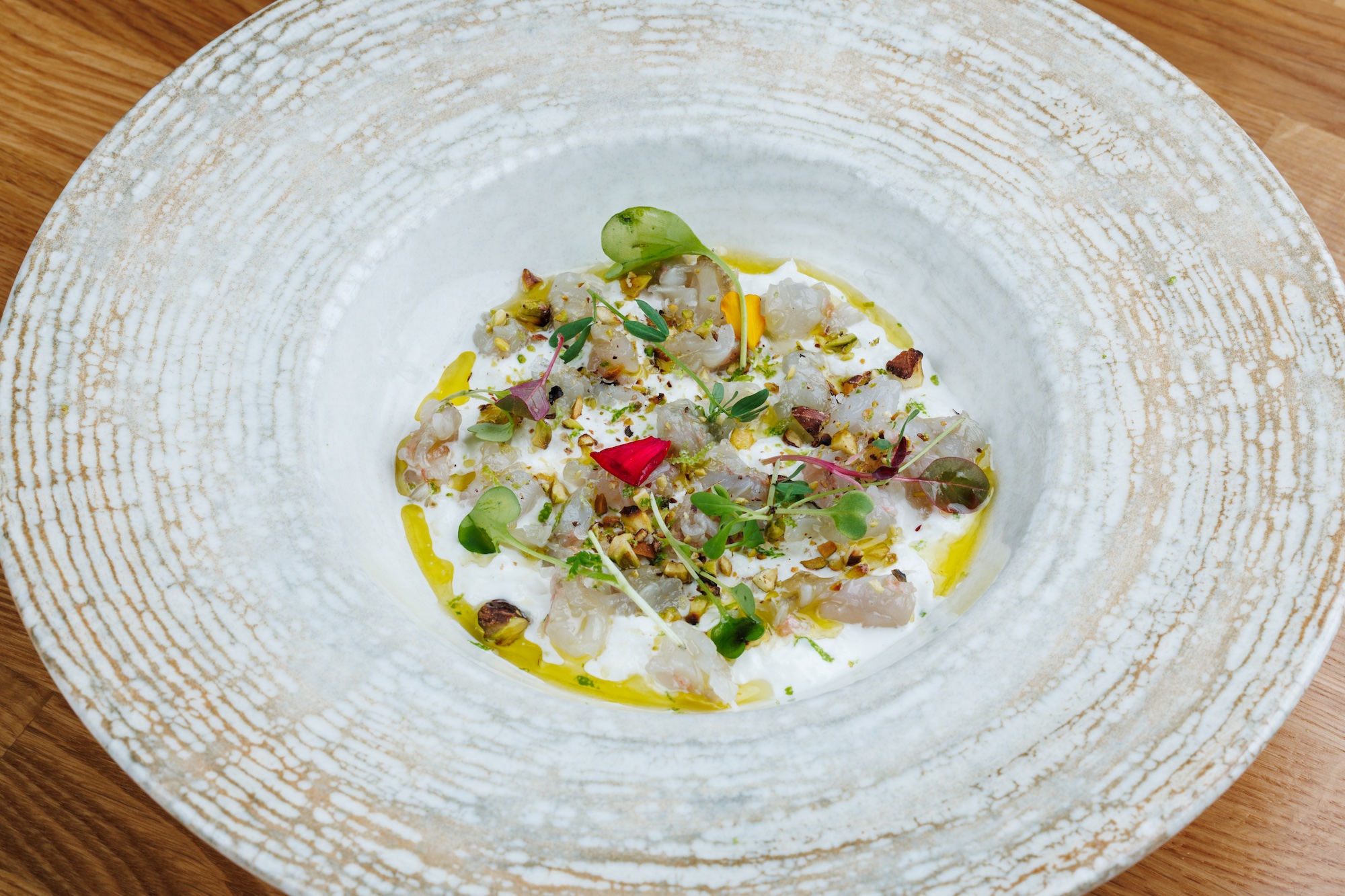 Scampi con stracciatella e pistacchi