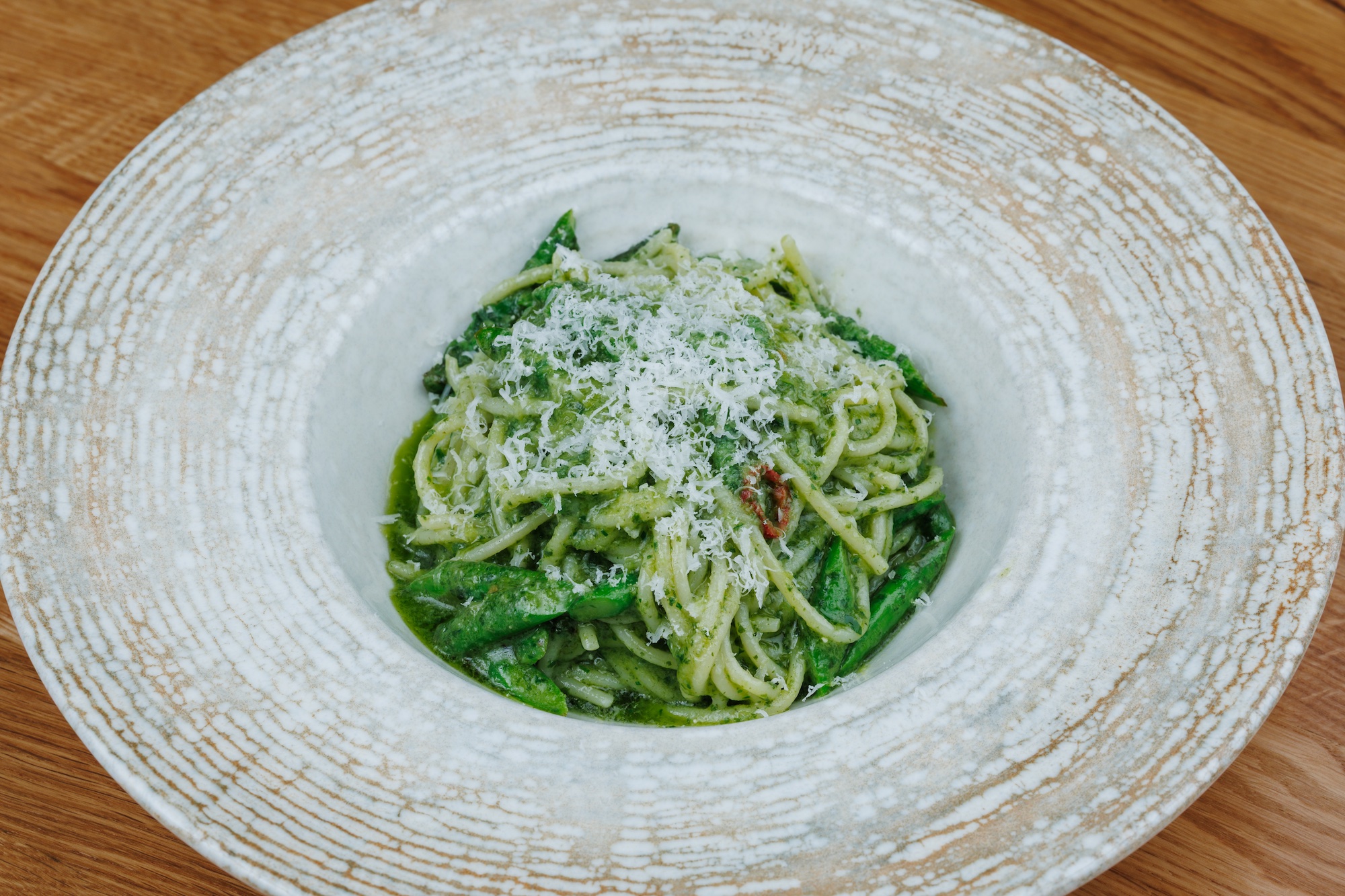 Spaghetti al pesto con asparagi e Pecorino Romano DOP